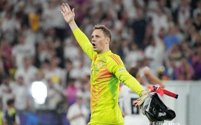 元ドイツ代表GKが日本代表DFに7-0圧勝!? バイエルンGKノイアーが1対1の“ガチンコ勝負”で伊藤洋輝を封殺＆7得点！ 伊藤呆然に｢どう考えてもノイアーが上手すぎるだろ｣