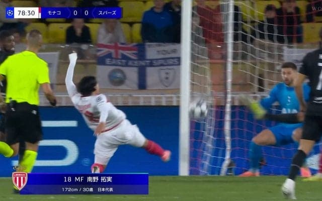 「どんだけチャンスあるんよ」南野拓実、連続“決定機”にファン興奮「決めたかったな」華麗な飛び出しから“惜し過ぎる”スライディングシュート炸裂