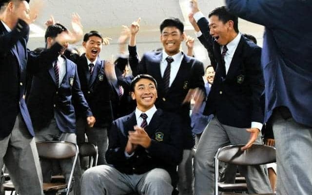 宮崎・富島の岡村捕手がロッテ6位指名　「頭脳プレーできる捕手に」