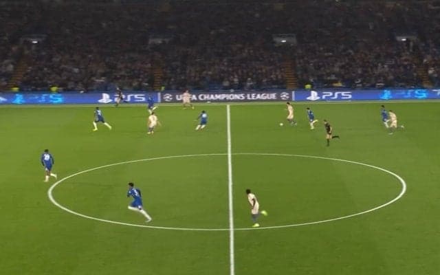 「スイッチ入った」負傷明けの日本代表DFが“5失点”に奮起「ついに攻撃参加」4枚抜きの“密集突破”にファン「戦術板倉で行くしかない」