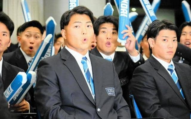 開会から2時間「呼ばれないと思った」楽天7位、近大の阪上翔也選手