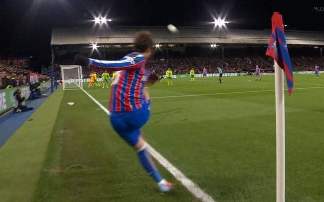 鎌田大地、衝撃のバナナシュート！「惜し過ぎる」CKから直接ゴールに向かう精密キックにファン驚愕「めちゃくちゃ綺麗に曲がって落ちた！」