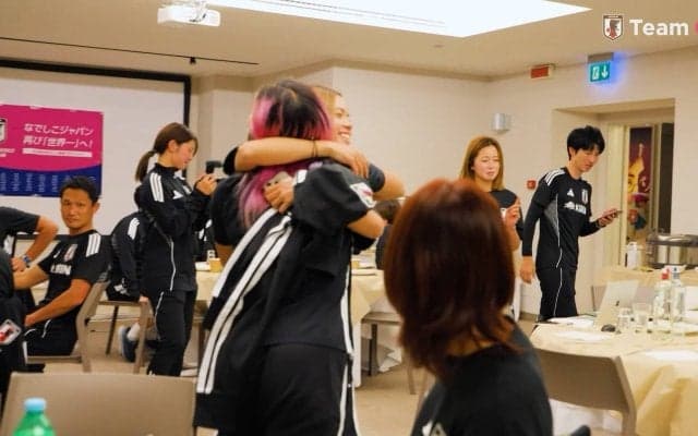 「泣けてきた」なでしこ復帰の清水梨紗と遠藤純、チームメイトと感動ハグ「待ってました！」「秘密兵器だ」再会の舞台裏が話題