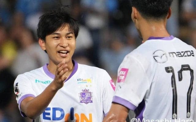 これはお宝？あざとい？ ニューヒーロー賞受賞の広島19歳天才MF中島洋太朗の“小首傾げ”ショット公開！｢そんなポーズもできるの？｣｢見たことない洋太朗で大横転｣