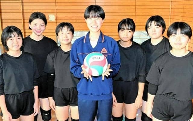 女子バレーU16代表に山形三中の早坂選手　強烈なスパイクが武器