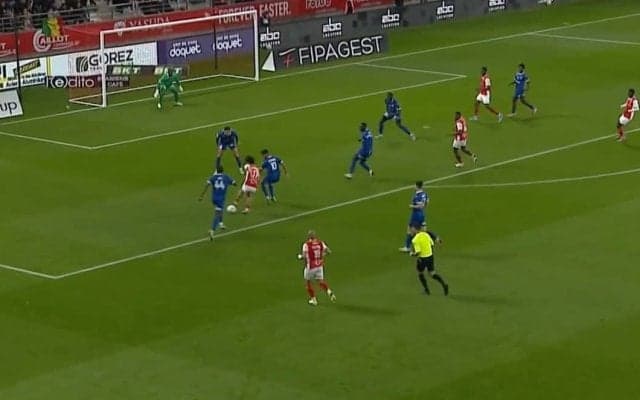 中村敬斗、衝撃のビタ止めトラップ→3人に突っ込む超強気ドリブルで相手守備翻弄「あれはボールとれないやろな」