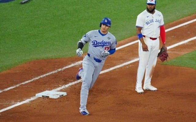 大谷翔平、笑顔無しのWS初HR　珍しく猛ダッシュ→前の走者に追いつきそうに…直前に大量失点