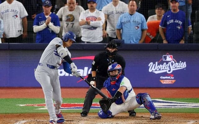 球場騒然！大谷翔平、軽く振って“まさかの光景”「エグすぎる」“変態弾”に混乱… とんでもない大飛球に敵地ドン引き