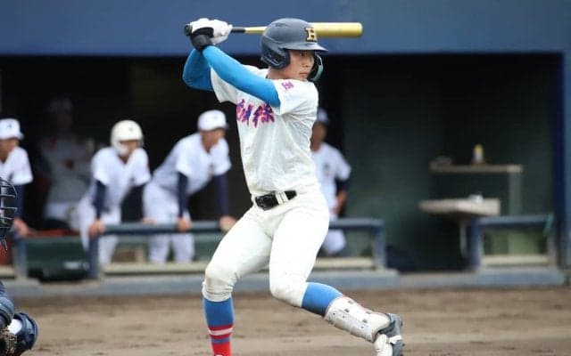 花咲徳栄が13年ぶりの決勝進出！強打の捕手がエースの力投に応えるダメ押し弾｢絶対に援護したかった｣【秋季関東大会】