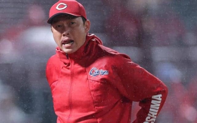 【広島】32歳捕手の戦力外は「意外だったな」、長くチームを支えた”第3捕手”のリリースでにわかに注目集める来季の「正捕手問題」