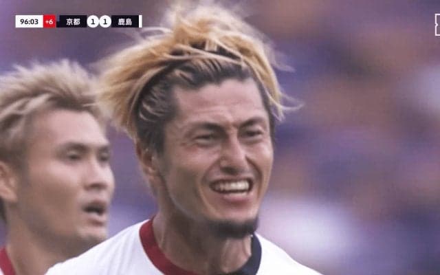 足が痙攣しても突っ込む！鈴木優磨、魂の“足裏ゴール”が話題沸騰「動き直し凄い」「漢の中の漢すぎる」鹿島を救う劇的同点弾の瞬間
