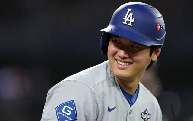 何してんの…！？ 大谷翔平、目を疑う“まさかの行動”「すげえw」試合前のリアクションが話題に「ワールドシリーズやぞ？w」