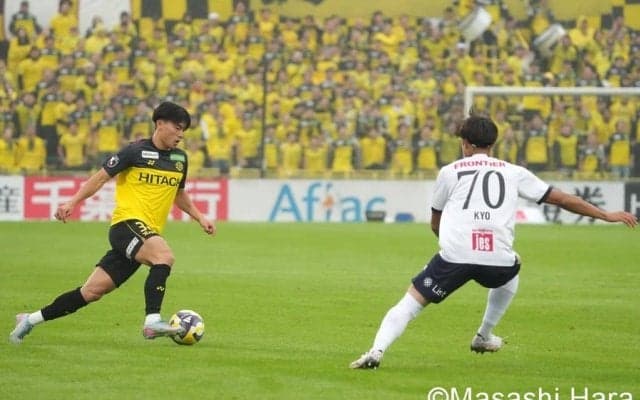 雨の日立台で“神ユニット”誕生!?｢ふたりともめちゃ可愛い｣黄色×水色ユニフォーム姿の“勝利の女神”ツーショット！  8年ぶりの再会に｢大人になったねって言われた｣