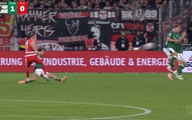 「大丈夫か？」日本代表DF、シュートブロックの直後に負傷か「軽傷であれ」足を引きずりながら途中交代に