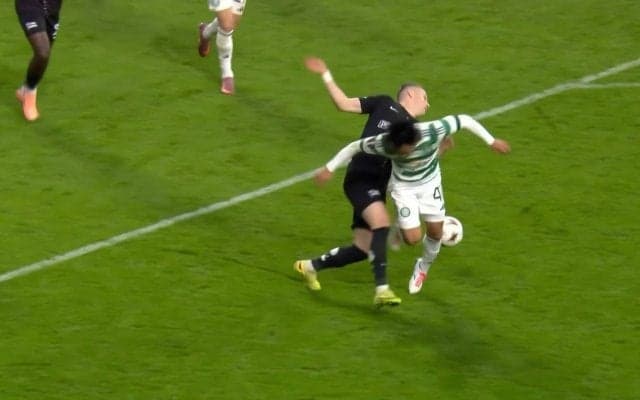 「えええ？どうして？」不可解ジャッジに元日本代表も困惑「衝撃的なんだが」旗手怜央、謎の接触ファウル判定でスタジアム騒然