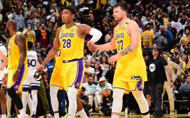 八村塁の愛犬は「ルカ」!? ドンチッチの“珍回答”に思わず笑顔…レイカーズが仲良しコンビのクイズ動画を公開