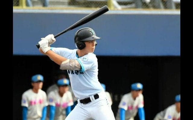 初先発が関東決勝の大舞台、積極スイング　山梨学院の4番は1年生