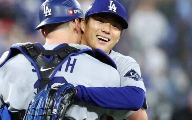 「伝説になりつつある」“大舞台に強い男”が示した貫禄の完投　米メディアも称賛する山本由伸の“静寂のマウンド”「幽霊のように静まり返らせた」