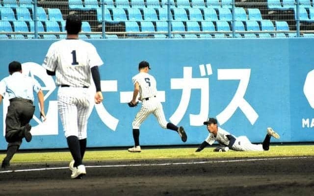 準優勝の徳島・阿南光、終盤まで粘り強さを発揮するも九回に力尽きる