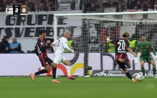 堂安律、急加速からの右足ダイレクトシュートもまさかの…「今のは決めて欲しかった」試合終盤に痛恨の決定機逸