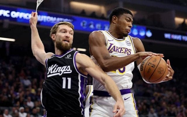 ドンチッチ欠場のレイカーズが接戦を制す…リーブスが51得点大暴れ、八村塁も18得点で貢献