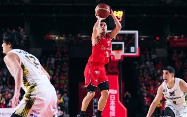 富樫勇樹が前人未到のBリーグ個人通算1200本の3Pを成功…得意の右ウイングから射抜く