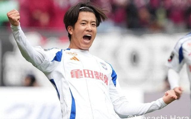 和製モドリッチ!? 新潟MF長谷川元希が繰り出した絶妙アウトサイド｢魔法のようなスルーパス｣が必見！ 意地の同点弾アシストに｢天才｣｢モドリッチが憑依している｣