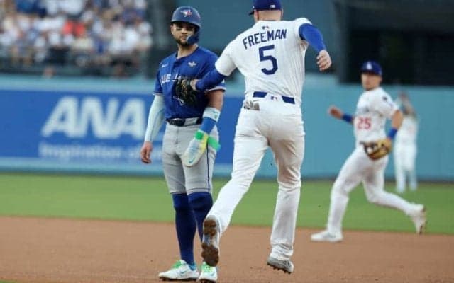 球審の判定が遅い？ブルージェイズが四球と“勘違い”から痛恨けん制死…NHK解説「初めて見ました」ファンは憤慨「最悪！」