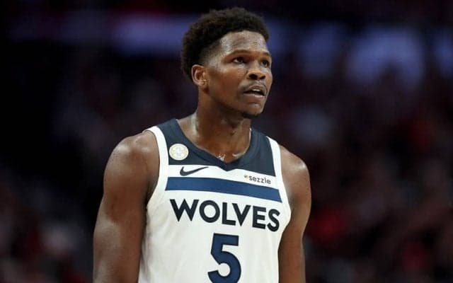 ウルブズのオールスターガード、アンソニー・エドワーズがハムストリング負傷で離脱