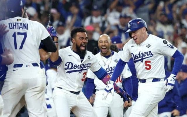 ド軍、延長18回フリーマンのサヨナラ弾で6時間39分の激闘制す　大谷翔平は2発含む4安打&4度の申告敬遠でWS新記録