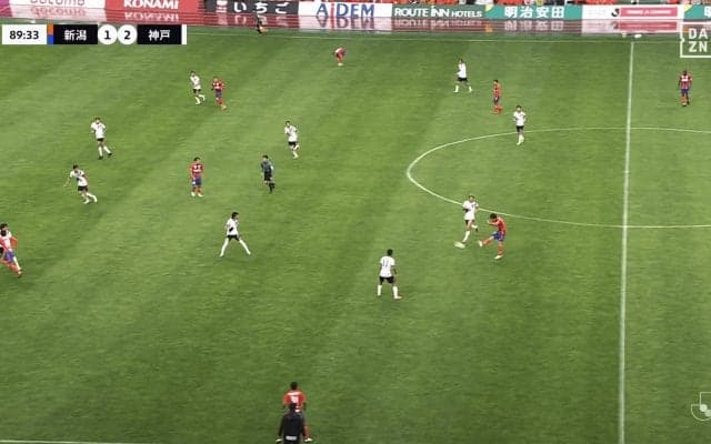 Ｊリーグにモドリッチ出現！？新潟MFの“神業アウトサイドパス”が「異次元」「天才」スーパーアシストの瞬間「なんちゅうパスやねん」