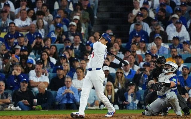 ウソだろ…！？ 大谷翔平に「ドン引き」“悪球打ち”豪快弾→相手捕手のリアクションが話題に「打つと思わないだろ」