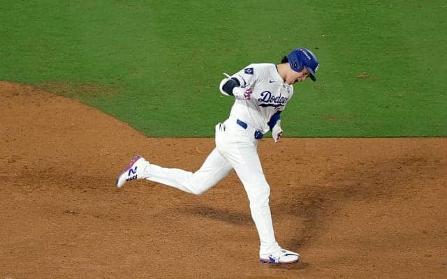 球場騒然！大谷翔平が「勝ち確定演出」逆方向豪快弾→ベース上でのリアクションが話題に「鳥肌立った」「痺れるな…」
