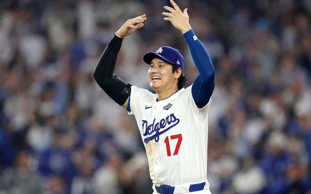 何してんの…！？ 大谷翔平、目を疑う“まさかの行動”「すげえw」死闘直後に見せた“予想外のリアクション”が話題に「人間性もMVP」