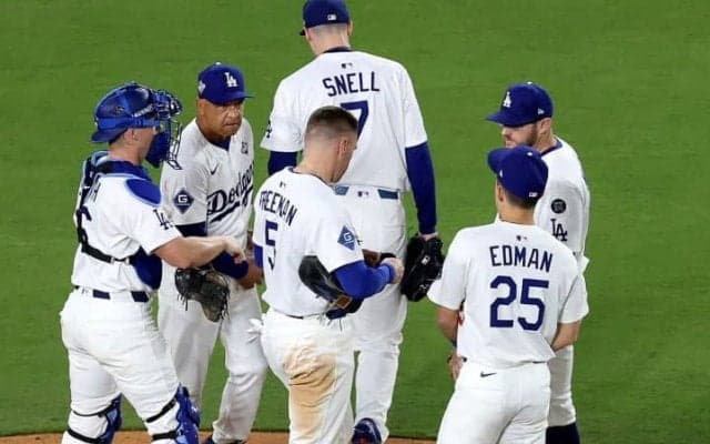 「試合が終わった」守乱と継投策の綻びで瓦解　ブルージェイズ打線に攻略されたドジャースに米記者も苦言「崩壊している」