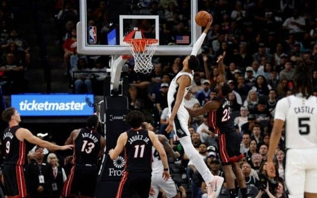 ヒート、スパーズに敗れ連勝ストップ…指揮官「勝負所で勝つプレーをできるかが大事」