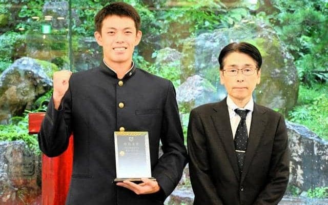 U18W杯で活躍、明徳義塾高の藤森選手を特別表彰　高知県高野連