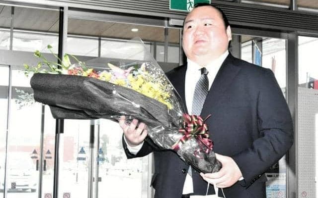 元関脇・宝富士の桐山親方、故郷に引退報告　「青森の力士育てたい」