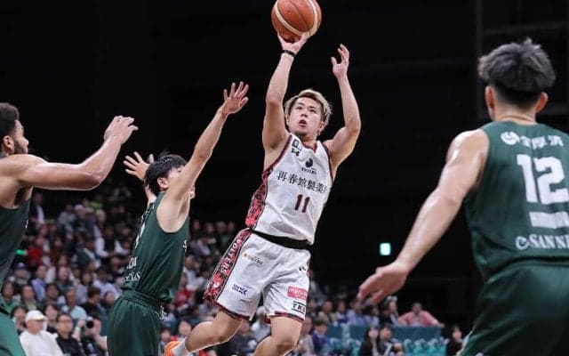 熊本の石川海斗が右膝蓋骨亀裂骨折…神戸戦で負傷、復帰時期は経過見て判断