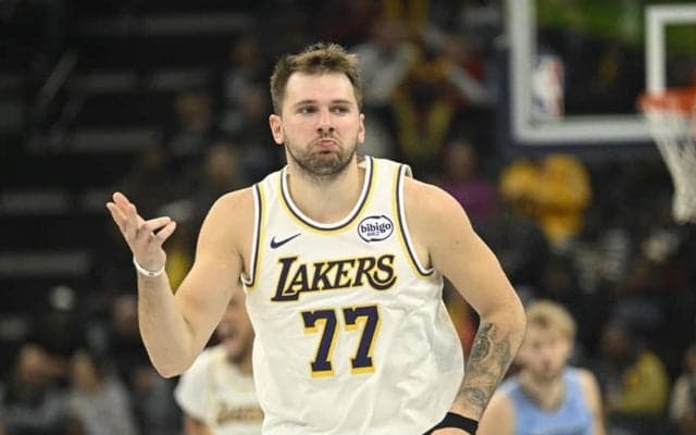 復帰戦で圧巻の44得点…ルカ・ドンチッチが“伝説の巨人”に次ぐNBA史上2人目の快挙