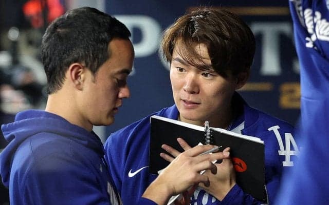 何してんの…？ 山本由伸、目を疑う“まさかの光景”「すげえ」ベンチで行動が話題に「流石すぎる」「これぞエース」