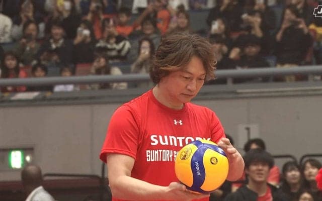 「バレーしたことないのに…」香取慎吾、始球式のサーブにファン驚き 「なんだかんだできちゃう」「普通に入るの凄い」 