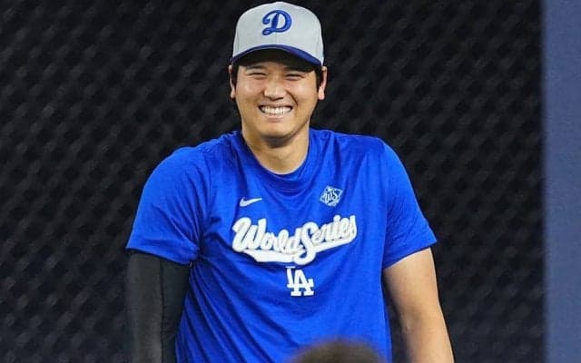 「わ、コート着てる」大谷翔平の私服姿に注目　決戦に颯爽登場…MLB公式SNSが公開