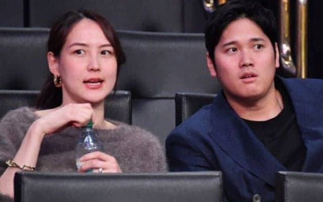 「ゲーム7に真美子さん降臨」ドジャース夫人会も白の統一スタジャンで気合十分　「やるべきことはまだ残っている!!!!」