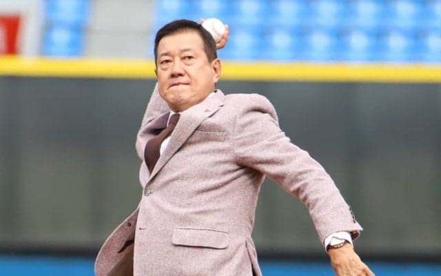 巨人前監督・原辰徳氏が始球式でストライク投球！母校・東海大の出場叶わず「寂しいところはありますね」
