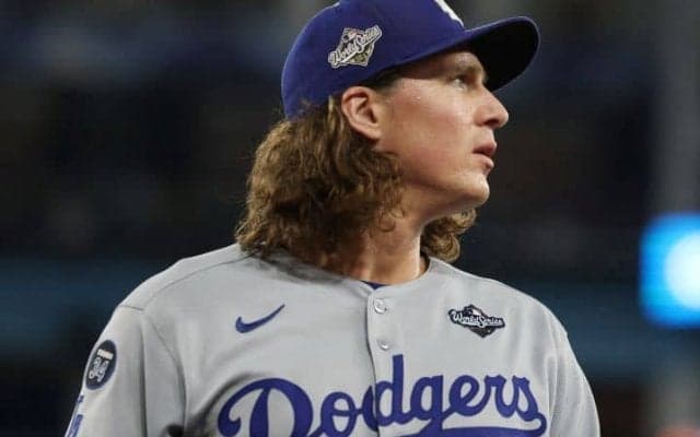 “無警戒”からの二盗→4失点目の適時二塁打　ド軍バッテリー陣にNHK解説「ミス」「完全にスキを突かれましたね」