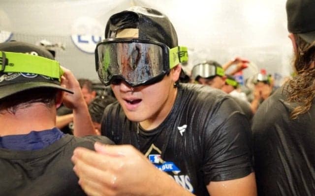 ド軍、世界一で歓喜のシャンパンファイト　大谷＆MVP山本も大興奮、カーショーの合図で大興奮