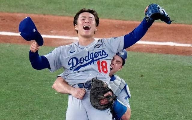ドジャース山本由伸が涙した瞬間　「レジェンド」にささげたWS連覇