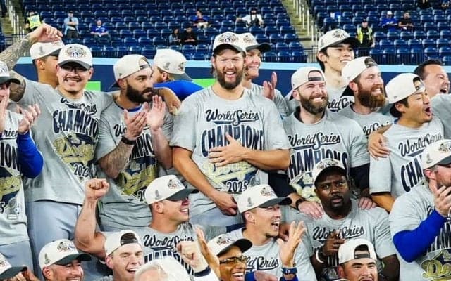 金満との批判もカーショー一蹴　ド軍に流れる“フォア・ザ・チーム”「気持ちは金で買えない」