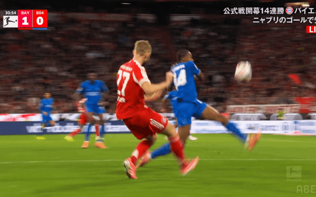 曲がって落ちた！バイエルンSBの“ベッカム風クロス”にSNS騒然「神すぎる」「軌道が美しい」ピンポイント・アシストの瞬間